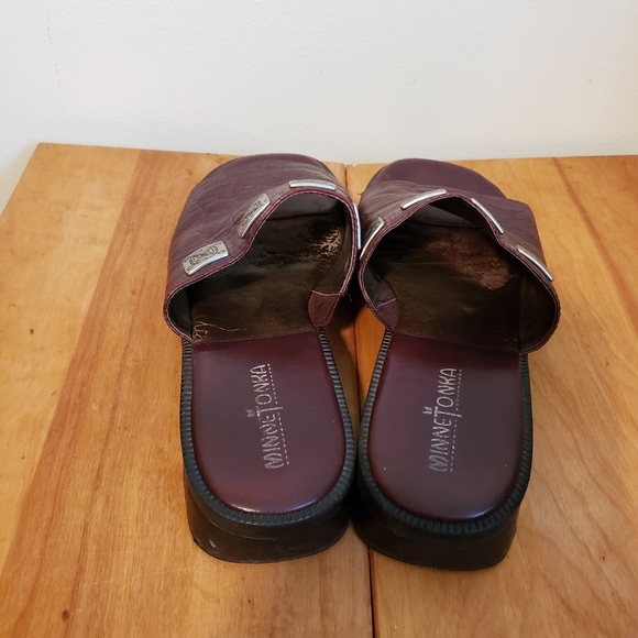 Minnetonka brown leather sandals with silver embellishments size 9 - Picture 5 of 7